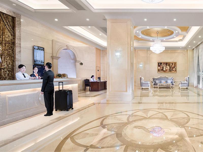 Vienna Classic Hotel Qingyuan Taihe Ancient Cave Scenic Area Exterior photo